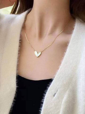 WHITE HEART PENDENT